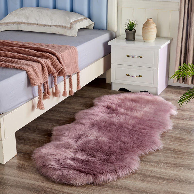 Cross-Border Spot Golden Plush Bedroom Bedside Carpet Irregular Wool-like Floor Mat Decoration Window Cushion Leather-Shaped