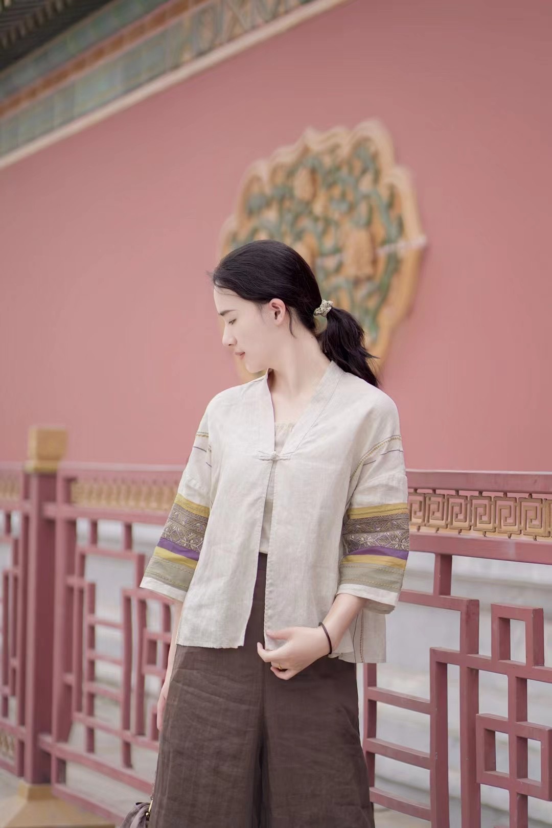 大吉新款春装女外套宽松圆领衬衫开衫国风棉麻上衣绣花中袖民族风