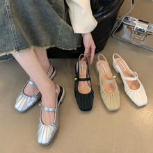 法式韩版方头软皮复古褶皱女凉鞋2023夏季懒人包头粗跟玛丽珍鞋