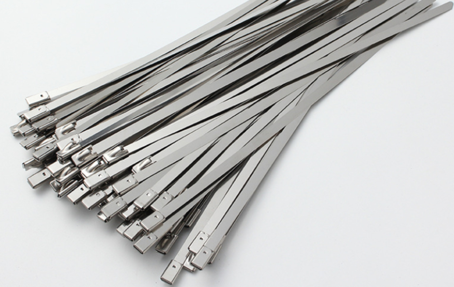 304不锈钢扎带厂家滚珠自锁式船用金属捆扎带4.6*300mm 7.9*500mm