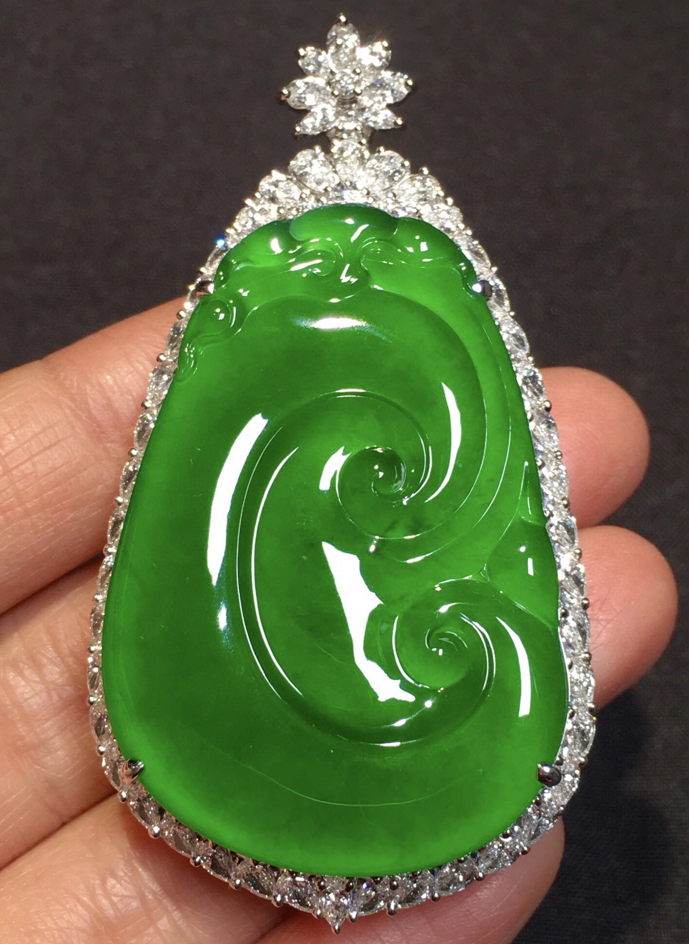 冰种正阳绿玉如意翡翠吊坠缅甸天然a货正品18k镶嵌满绿帝王绿挂件