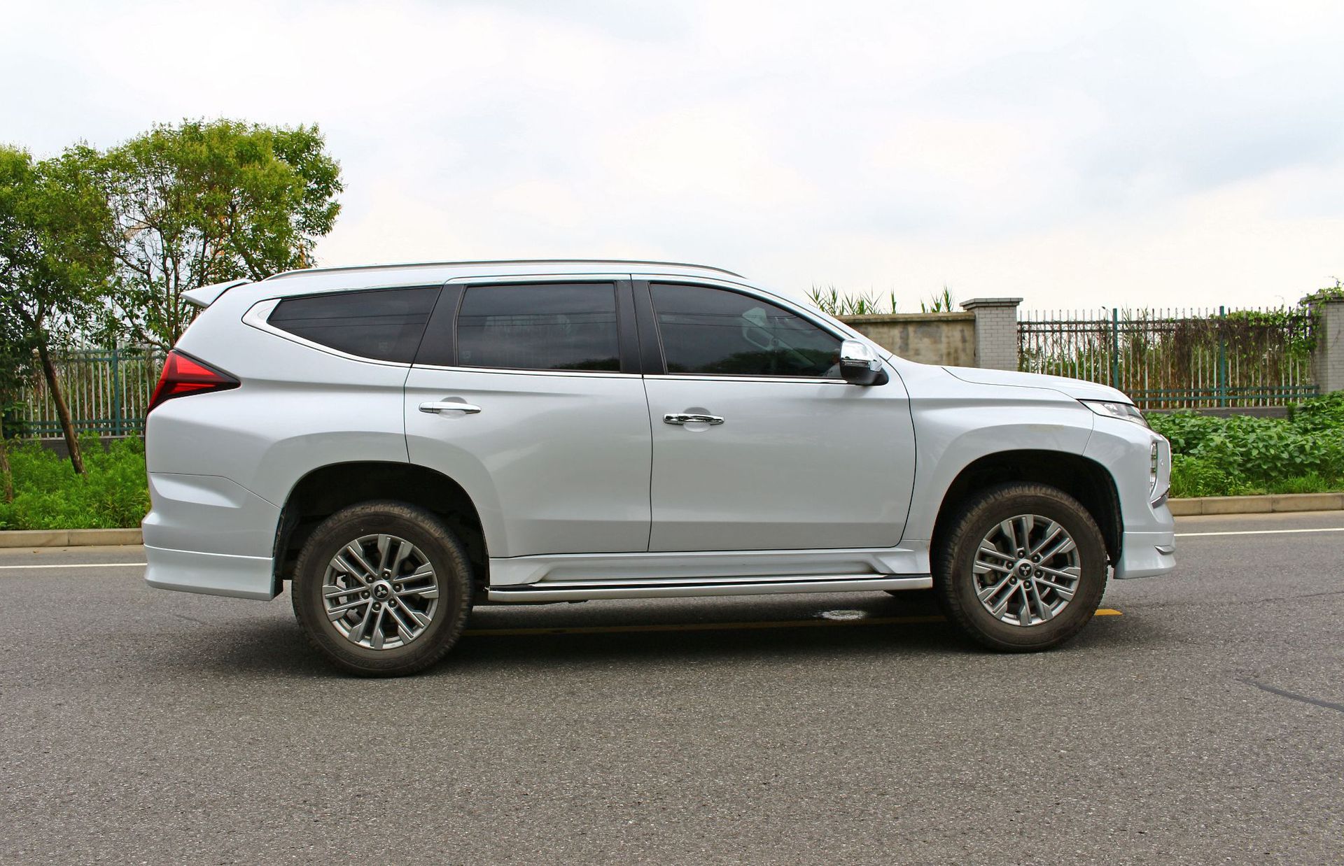 适用于16-20款三菱帕杰罗劲畅改装大包围运动套件尾翼后唇行李架