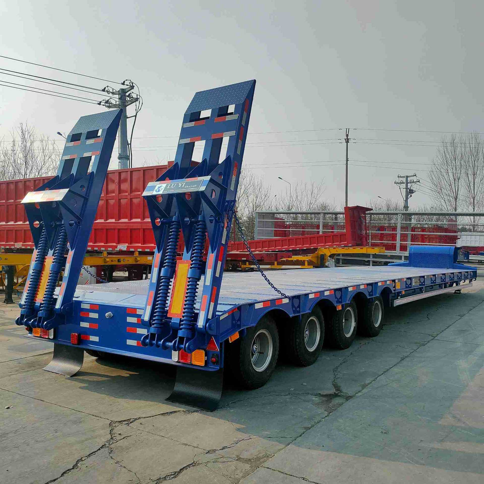 急购2022春大斜坡式双节液压爬梯低平板拖车双钢轮上下便捷招商