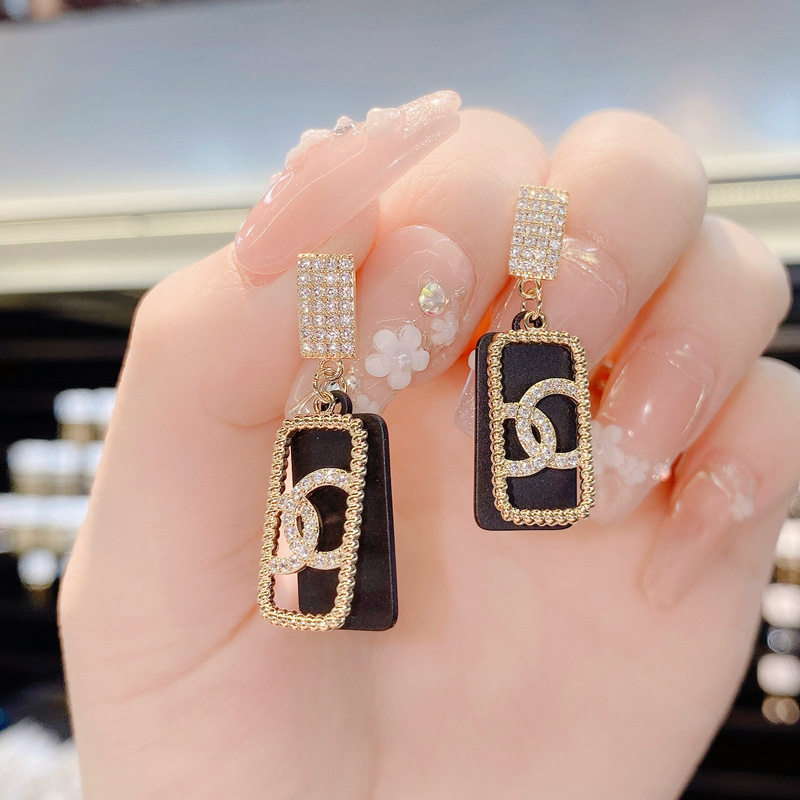 东大门新款潮微镶方形小香耳钉女韩国气质名媛风耳环时尚百搭耳坠