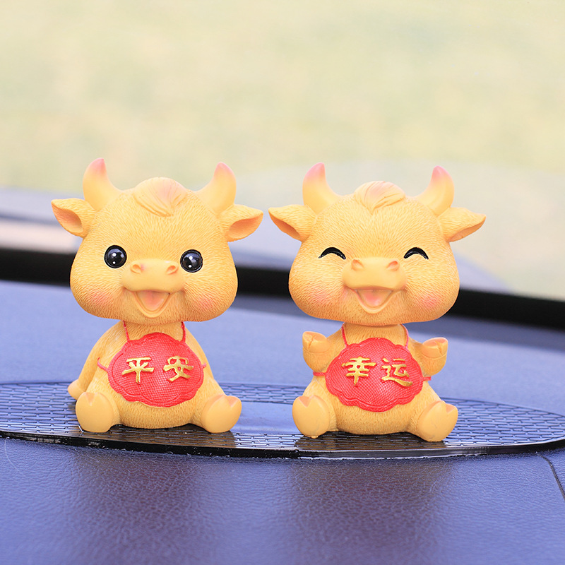汽车摆件 内饰品可爱卡通呆萌牛气冲天 摇头生肖牛创意生肖摆件