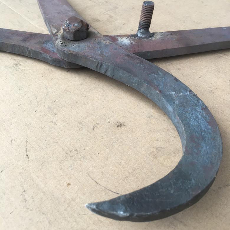 手工锻打夹钳抬条石抓钳挖机吊钳路沿缘石材路牙侧平石材石头夹具