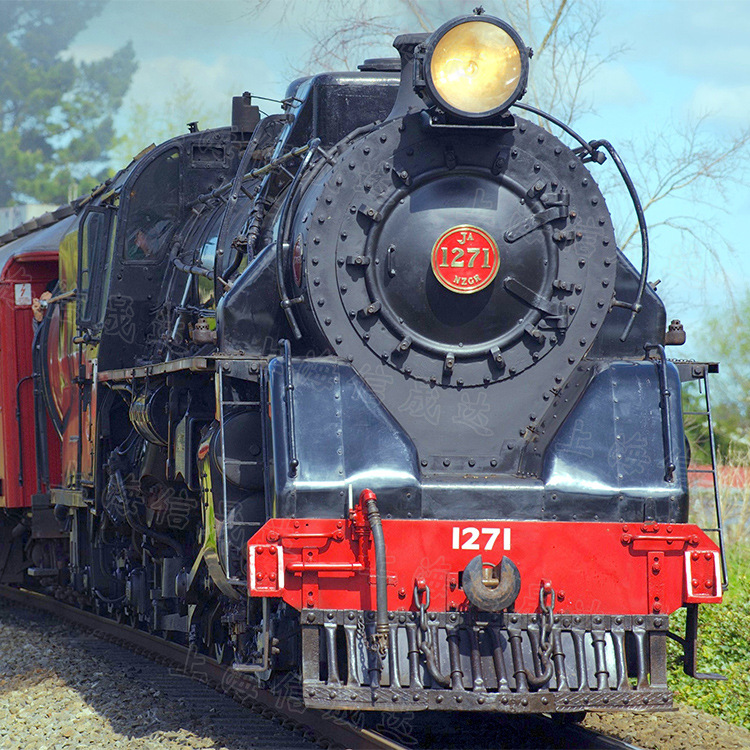 厂家铁艺复古老式蒸汽火车头绿皮火车主题餐厅铁路车头内燃机车头