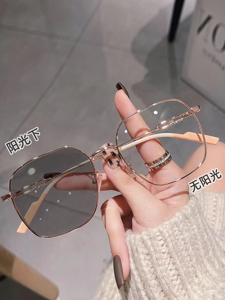 Photosensitive Color-Changing Anti-Blue Light Glasses Female Little Red Book Net Red Large Frame Plain Glasses Frame Anti-Blue Light Color-Changing Myopia Glasses