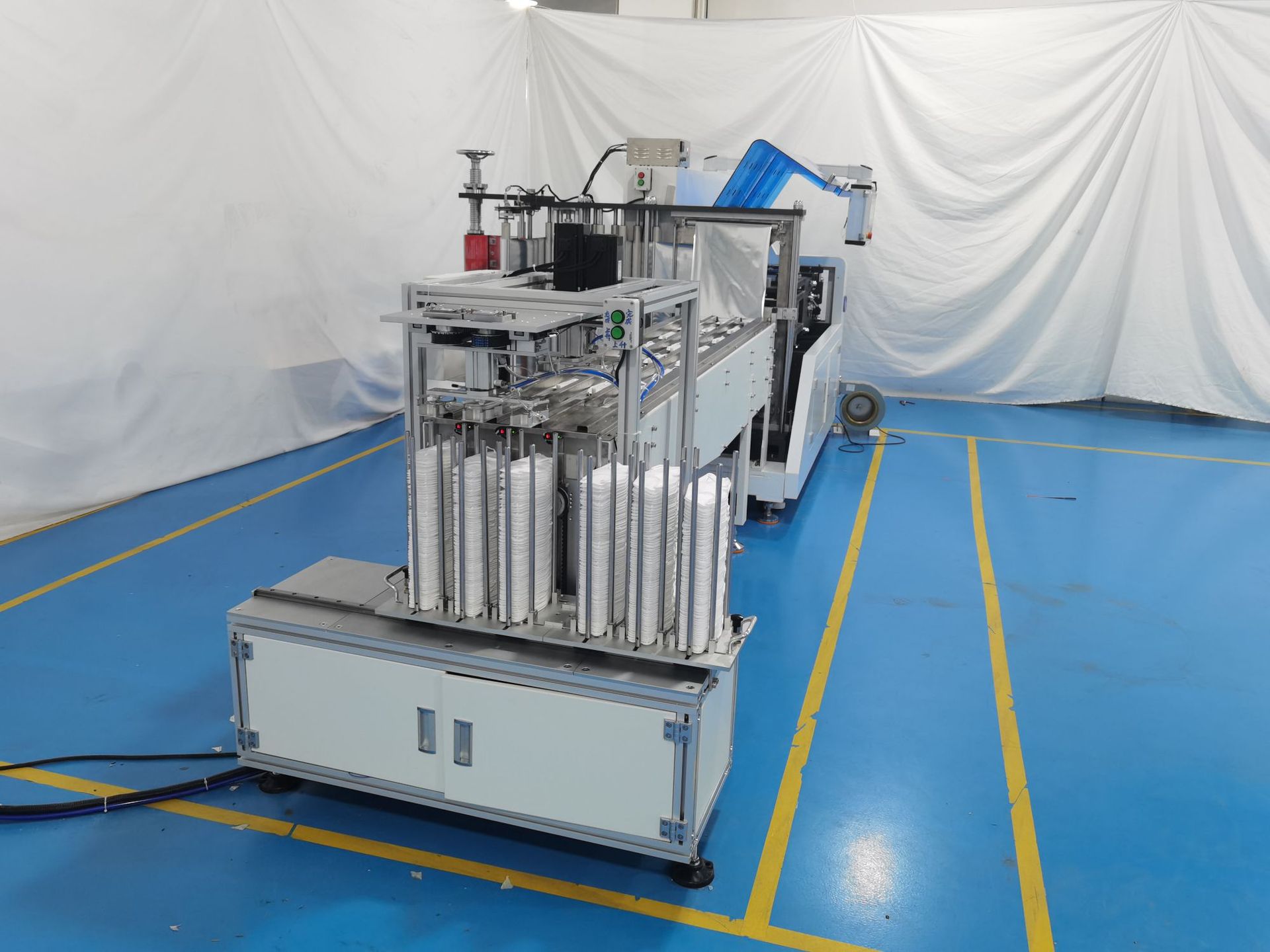 口罩4面包装机 片状产品包装机 kf94鱼型口罩四面封口罩包装机器