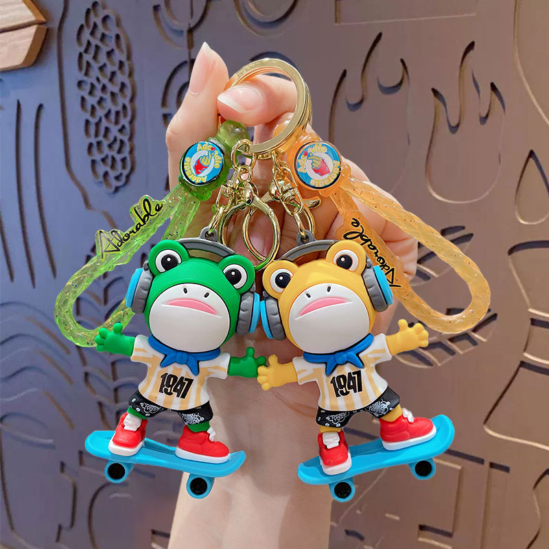 creative skateboard trendy cool frog keychain cartoon frog doll schoolbag pendant car key chain gift wholesale