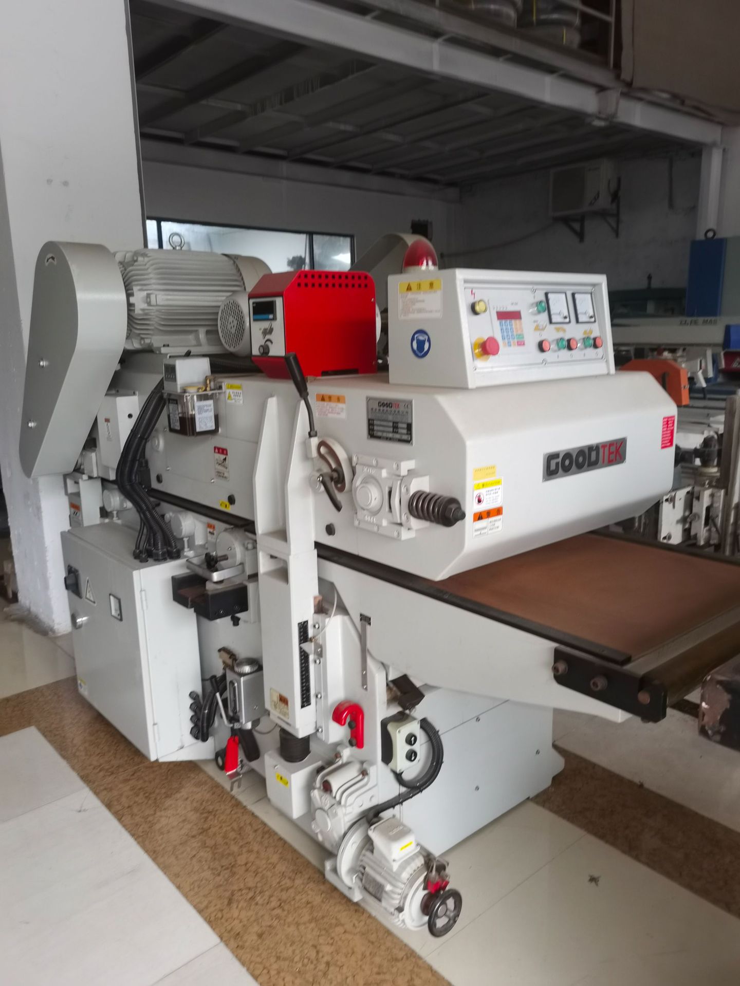 厂家供应二手木工机械设备双面刨木机高价回收各类二手木工机械