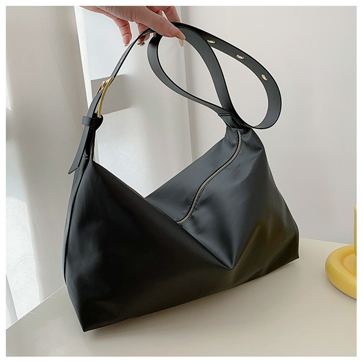 Idle Style New Large Capacity Shoulder Bag Women's Casual Simple Solid Color Pu Tote Bag Commuting Solid Color Crossbody Bag