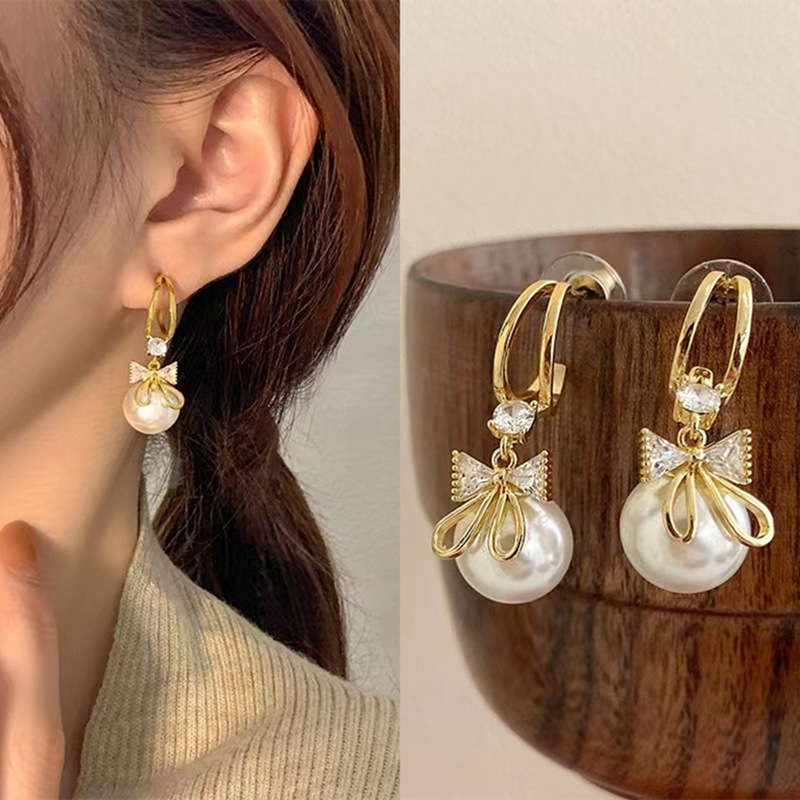 设计感珍珠耳饰气质名媛风蝴蝶结耳坠轻奢锆石耳环s925银针