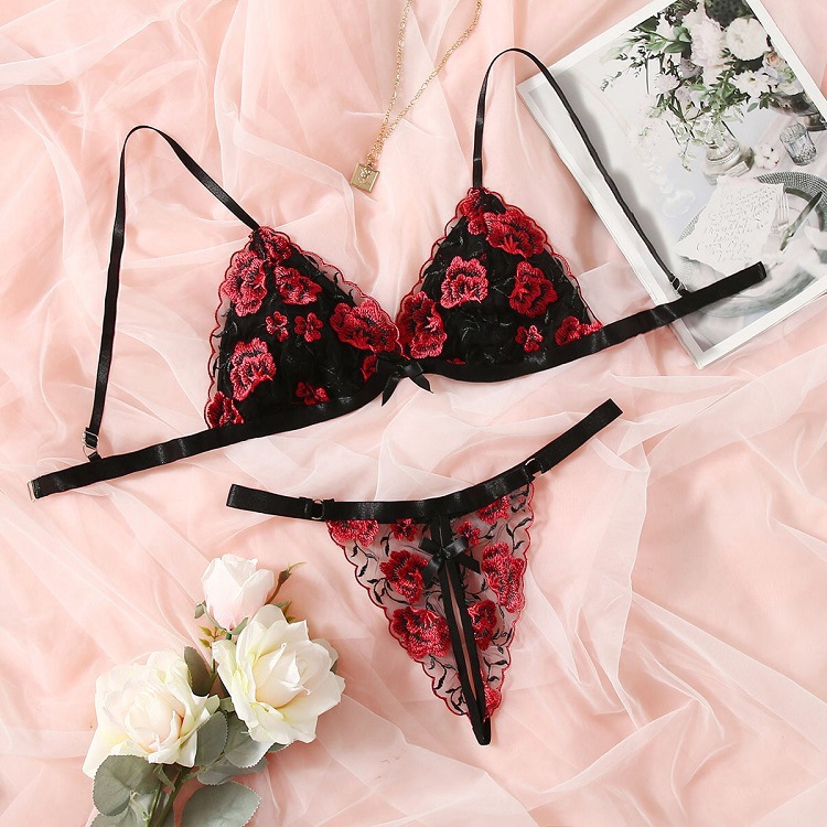 绣花内衣美女图片