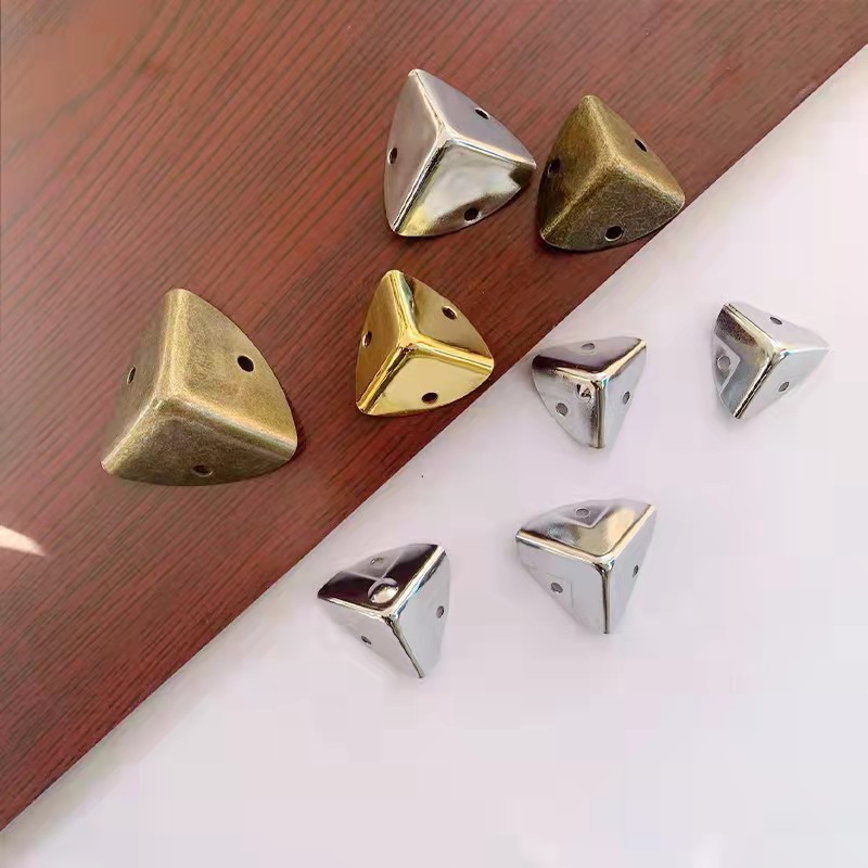 厂家批发直售金属包角 25mm27mm收纳箱行李箱包角 无压边铁包角