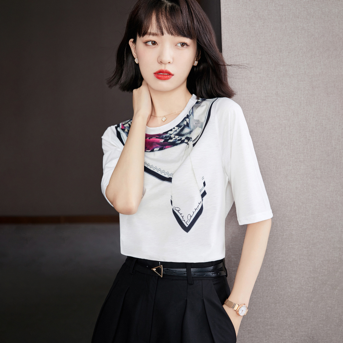 2021夏季新款圆领丝巾印花时尚设计感五分袖宽松t恤女中袖上衣