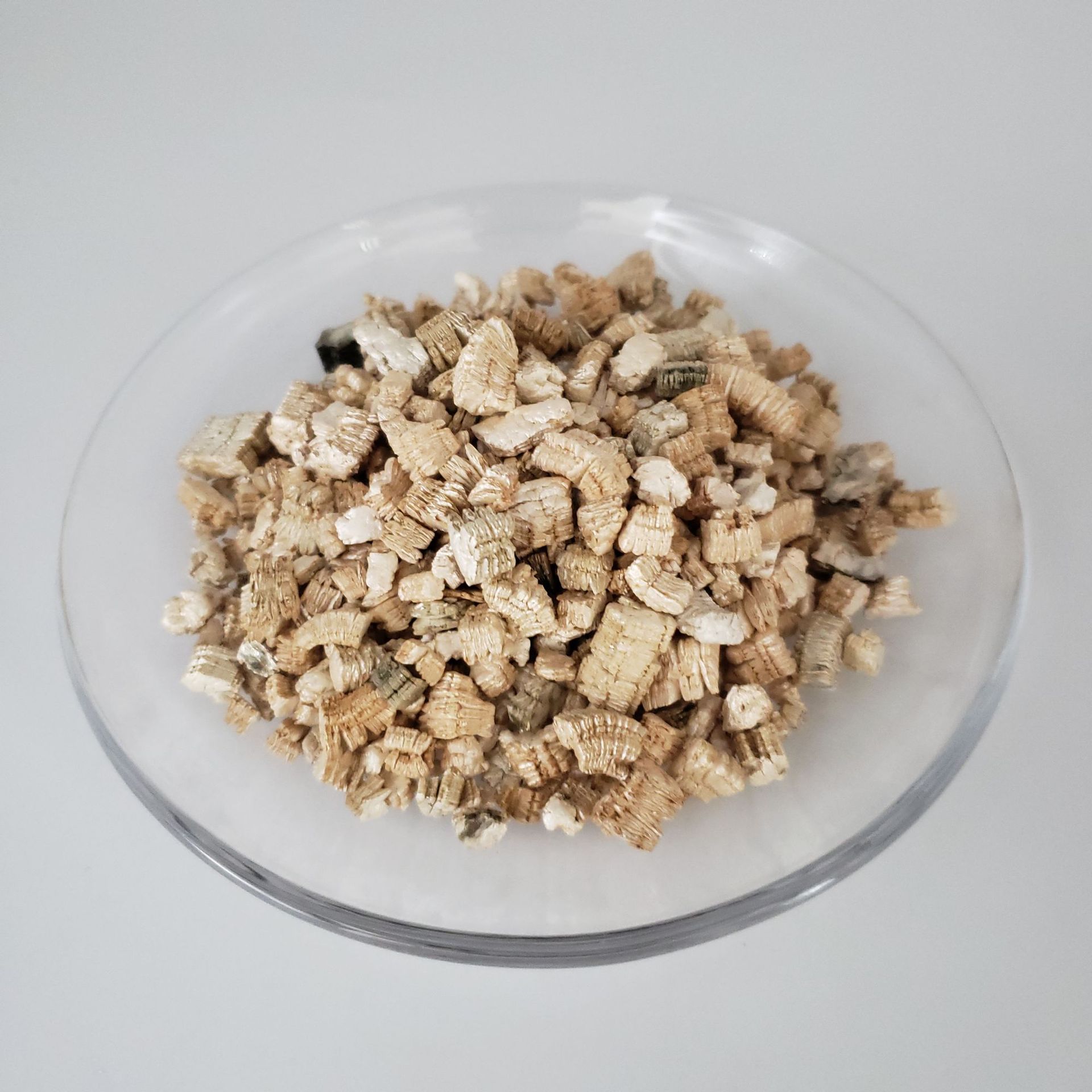 防火膨胀3-6mm银白色蛭石