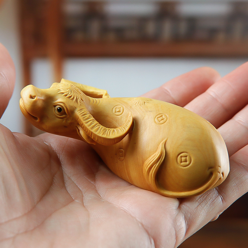 小叶黄杨木雕牛扭转乾坤手把玩件木质牛气冲天小摆件生肖工艺礼品