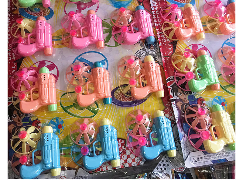 供应塑料玩具陀螺手枪陀螺发射吸盘陀螺玩具枪套装2元店百货批发