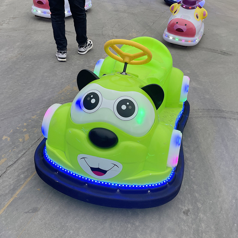 夜市摆摊专用新款广场公园户外彩灯发光熊猫电动碰碰车游乐车