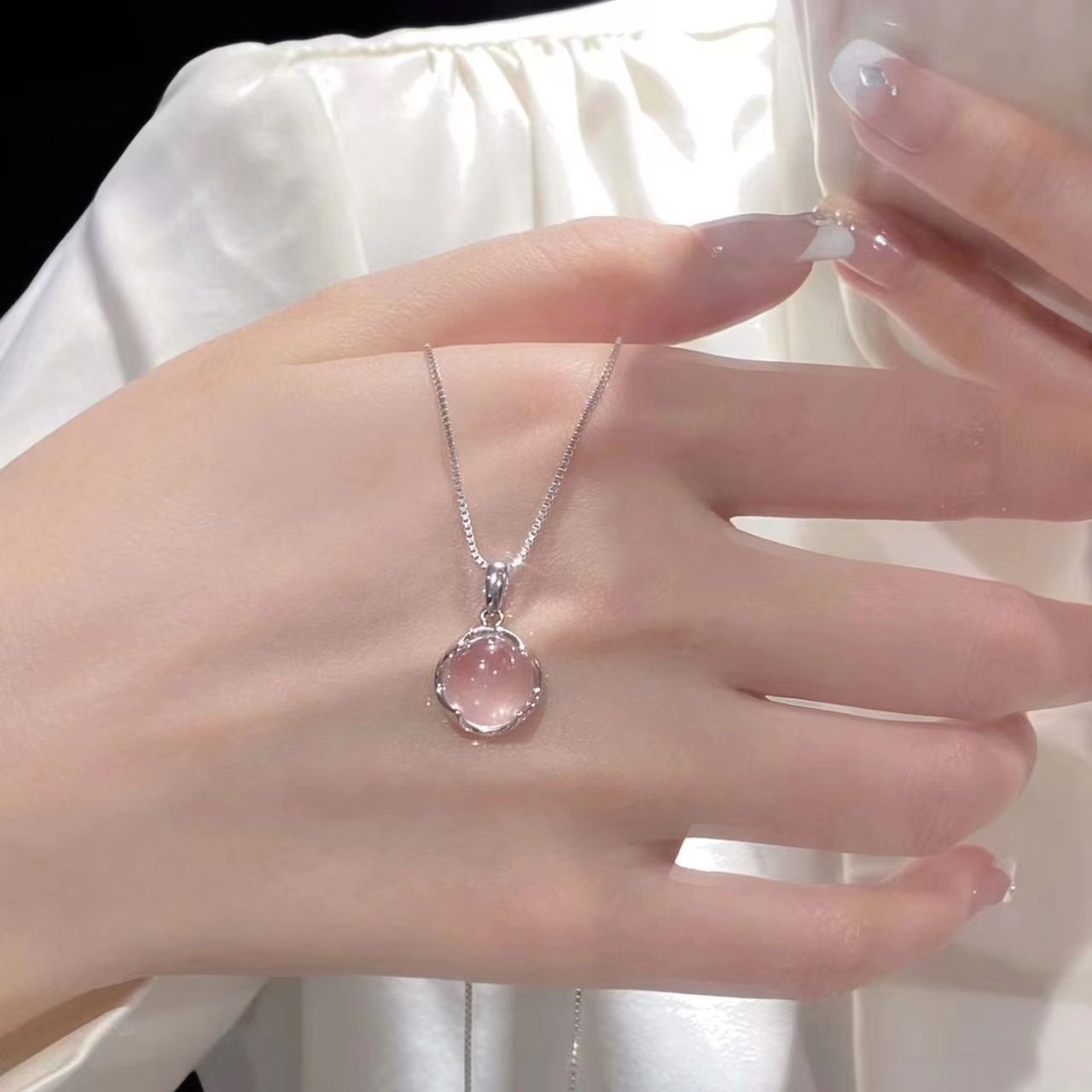 水晶项链招桃花