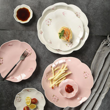 日式浮雕樱花盘奶白色家用菜盘下午茶点心碟陶瓷餐盘复古粉色饭盘