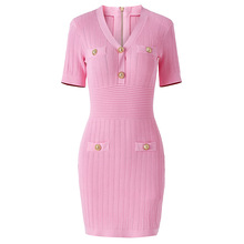 2024夏季新款粉色针织裙V领修身短袖连衣裙女式针织包臀裙金属扣