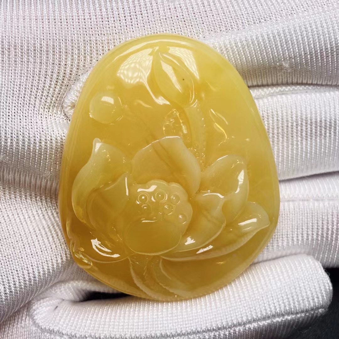 原矿俄料蜜蜡雕刻荷花吊坠 蜡质浓郁满蜜 女士琥珀雕刻件吊坠饰品