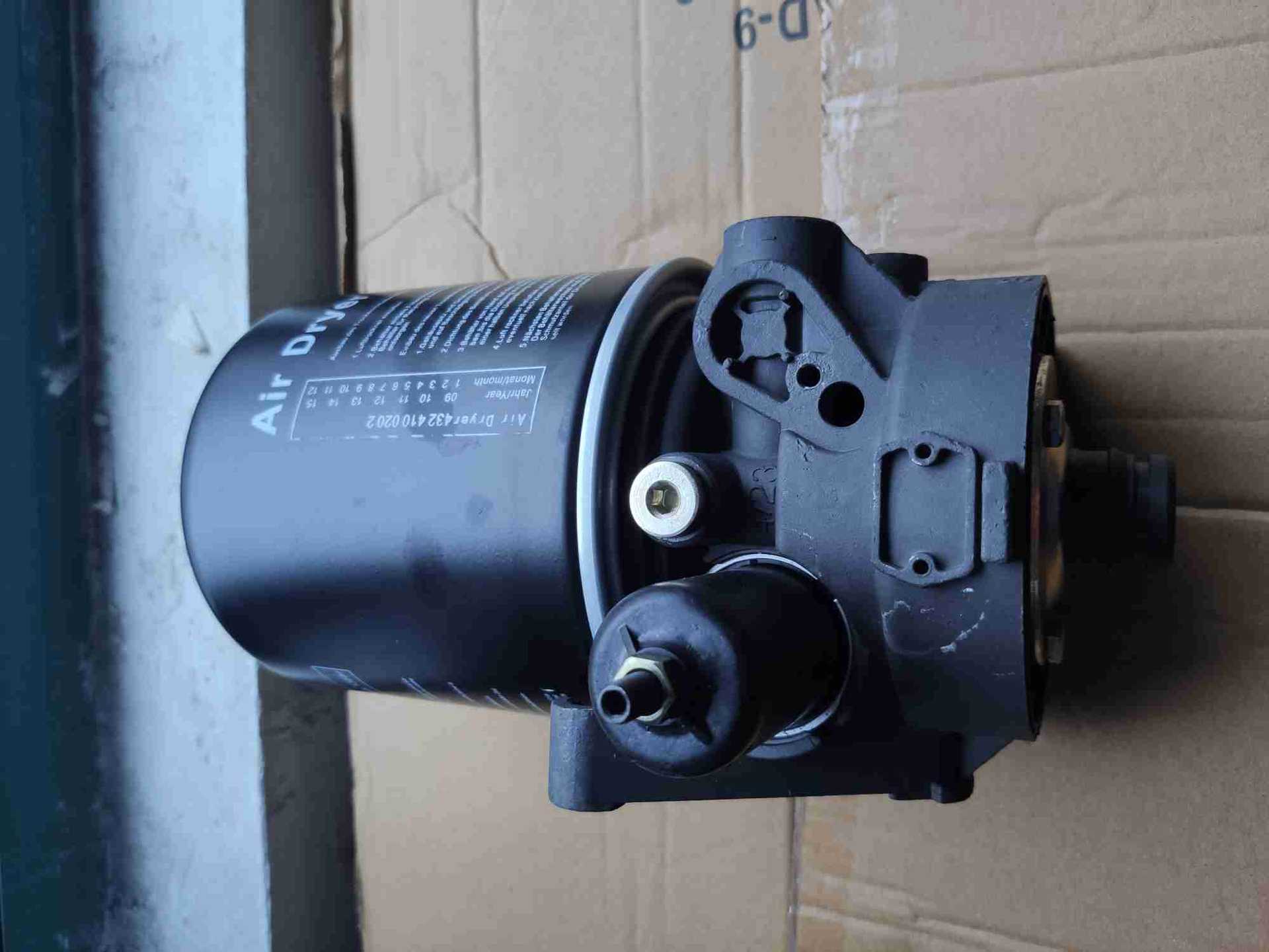 空气干燥器4324101130 重卡重汽卡车卡车汽车配件零部件