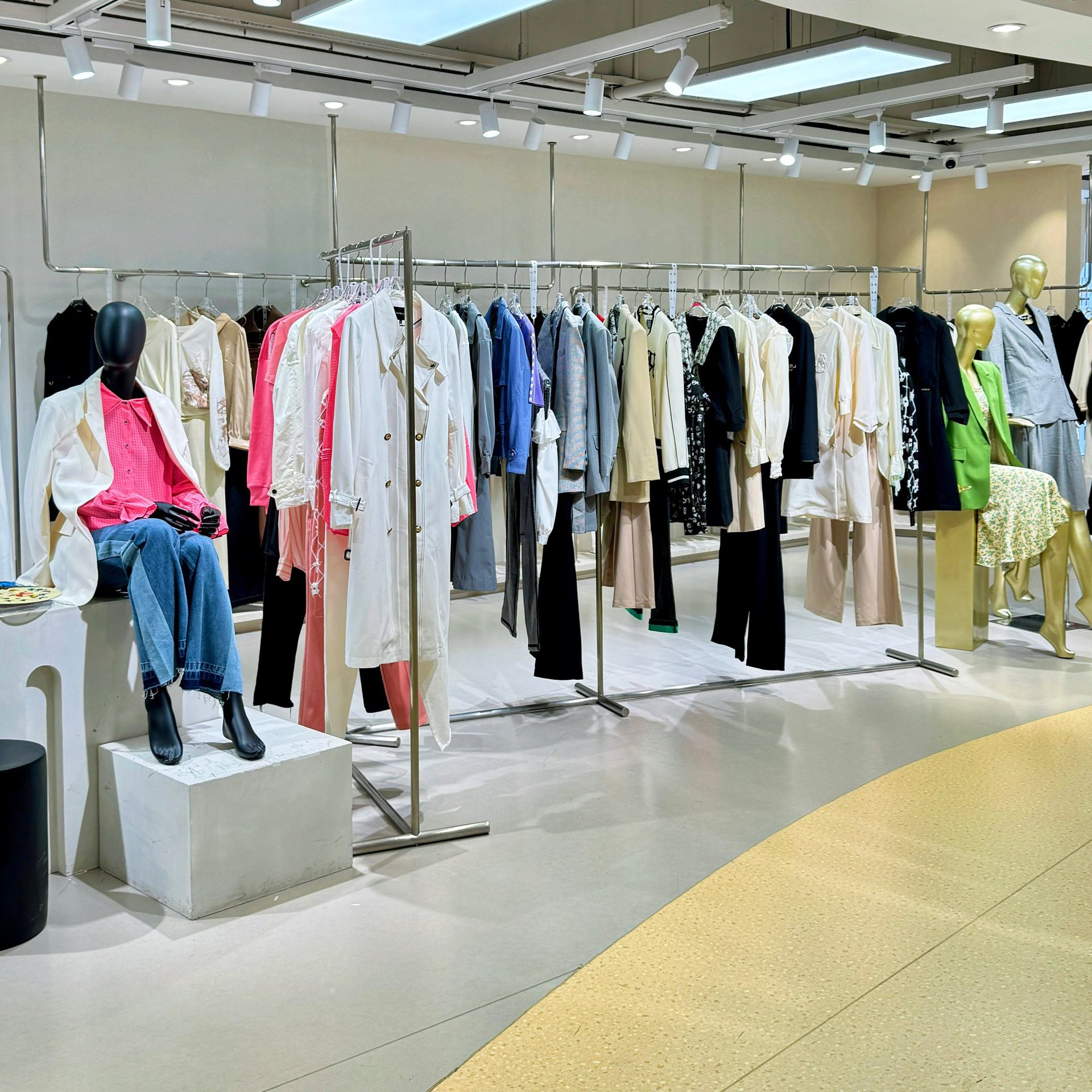 十三行女装秋装批货广州品牌服装工厂批货源外贸尾单清货衣服批发