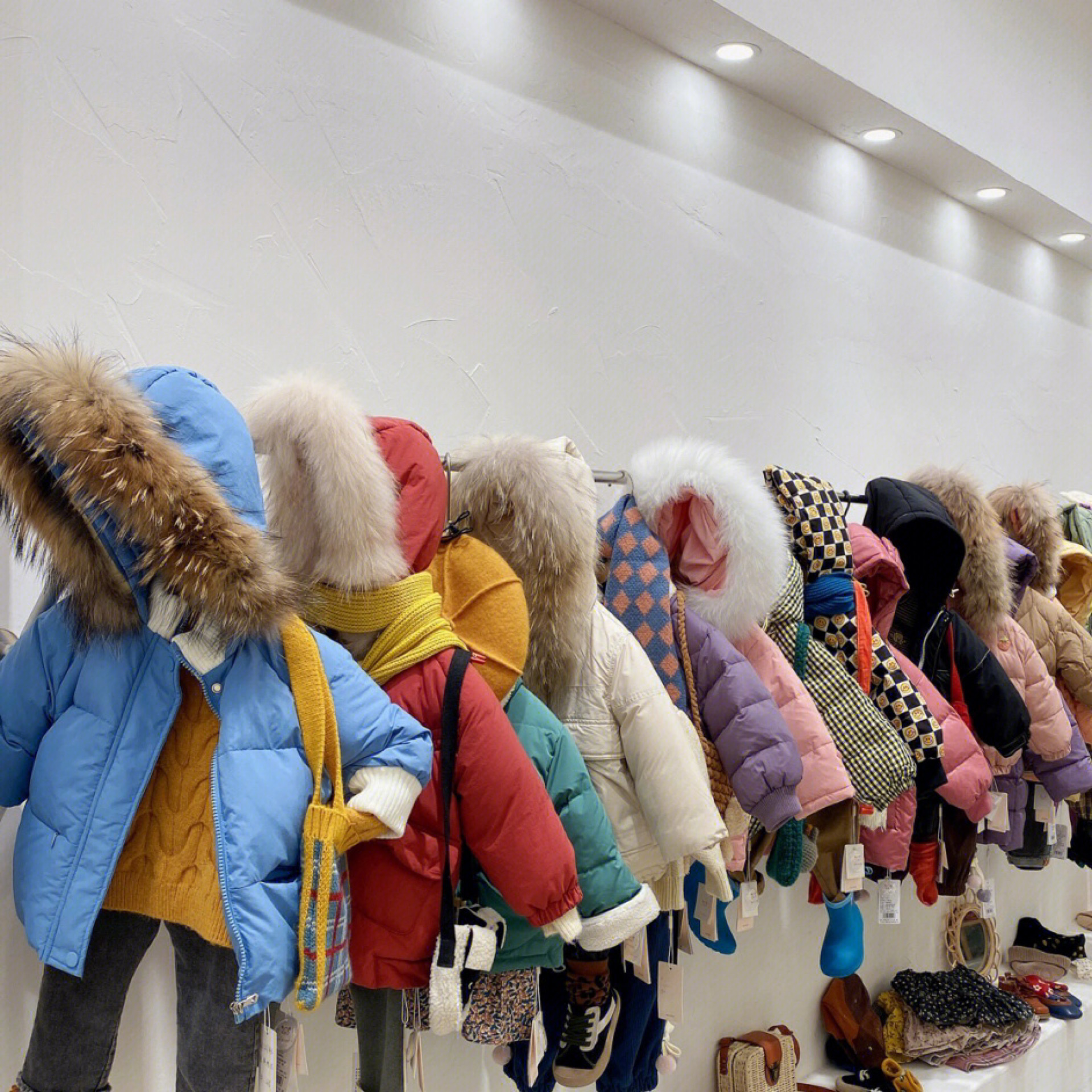 巴拉巴拉 巴布豆 马拉丁安奈儿童装 冬季儿童羽绒服 品牌童装货源