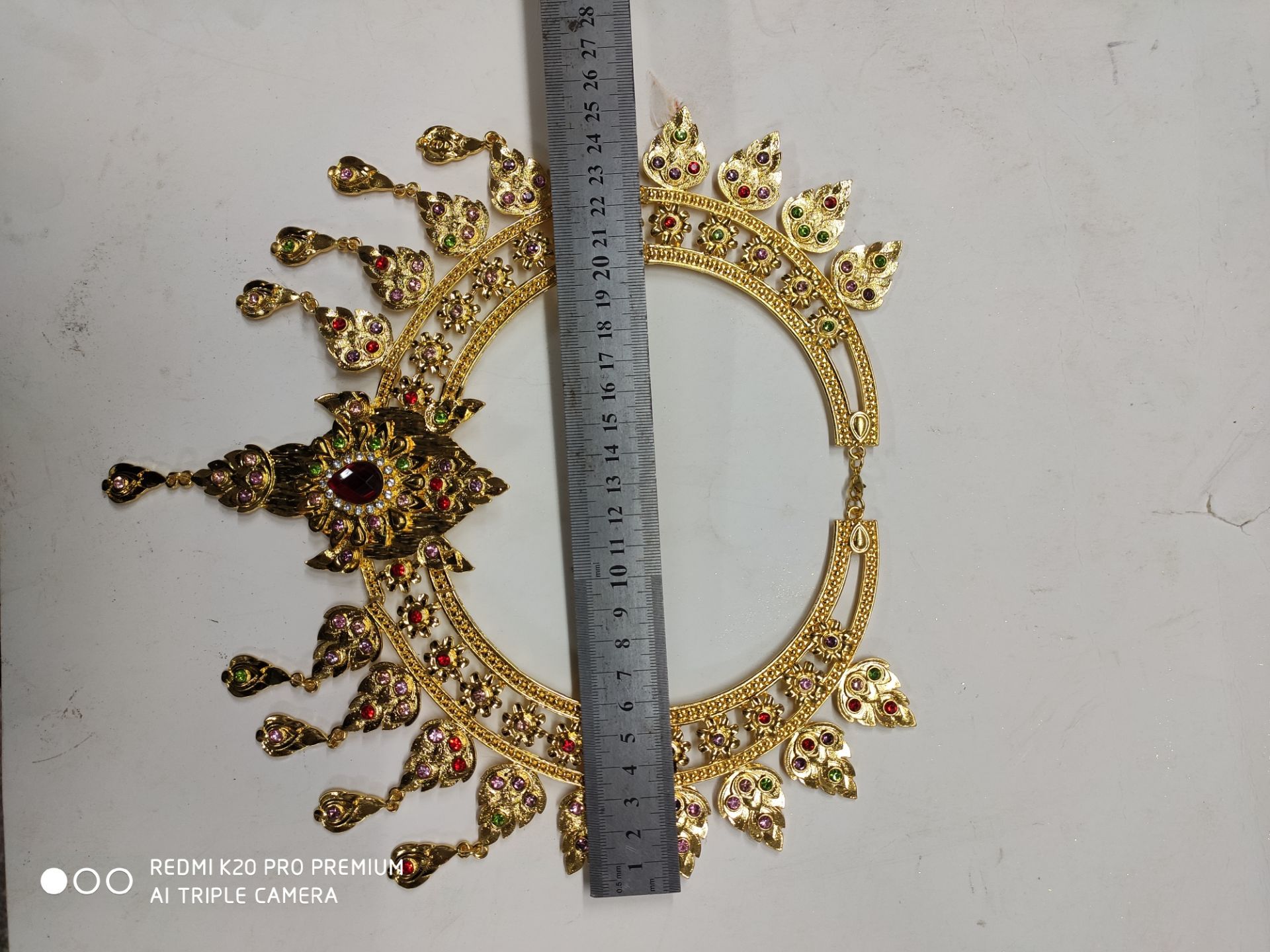 泰国宝塔皇冠影楼拍摄傣族女装服装配饰选美金色银色头饰告庄旅拍