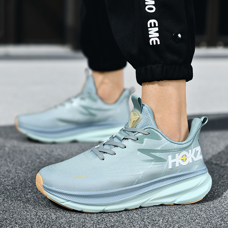 跨境大码轻便时尚男士运动鞋夏季缓震跑步鞋网面透气休闲潮流男鞋