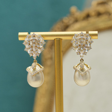 复古港风高级感浅香槟色耳饰小巧精致优雅锆石镶嵌气质时尚女耳环