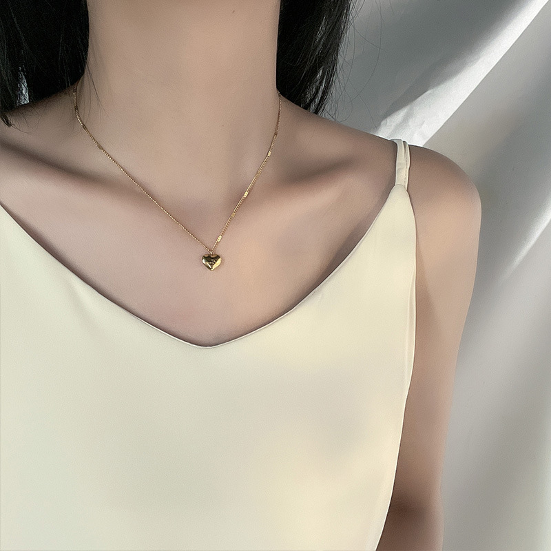 Love Heart Necklace Female Peach Heart Pendant Clavicle Chain All-Match Simple Elegant Niche Design New Accessories