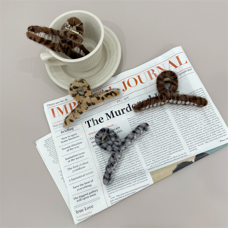 Autumn and Winter Elegant Plush Leopard Print Clip Large Hairpin Back Clip Korean Shark Clip Hair Accessories for Women