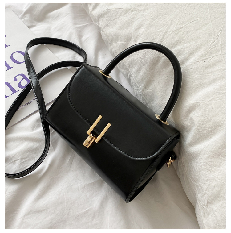 2021 Popular New Fashion Net Red Envelope Small Bag Women's Retro Portable Small Square Bag Western Style One-Shoulder Crossboby Bag