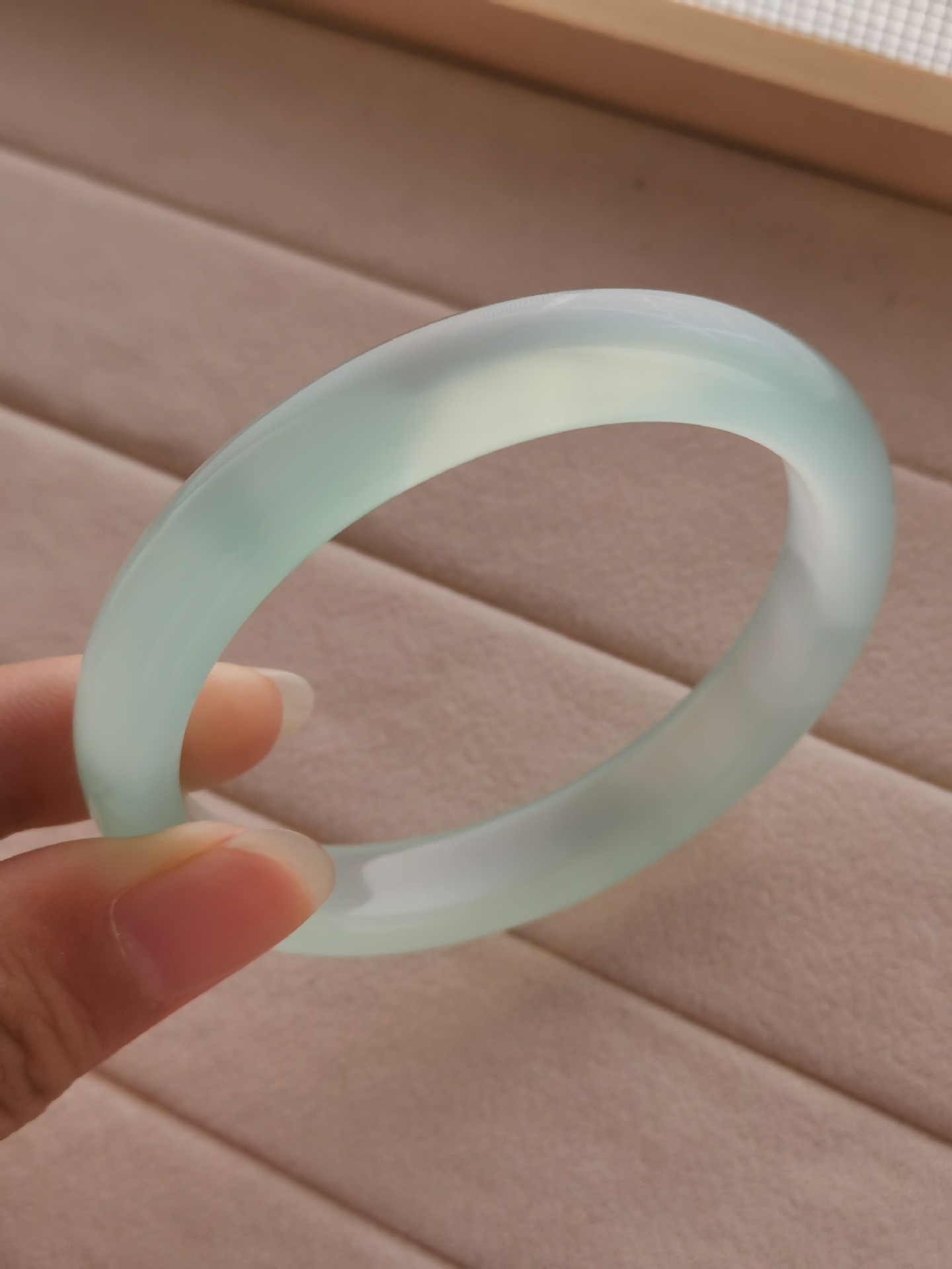 天然湖水绿玉髓手镯女款细条玉镯子玛瑙翡翠手镯清新冰透少女款