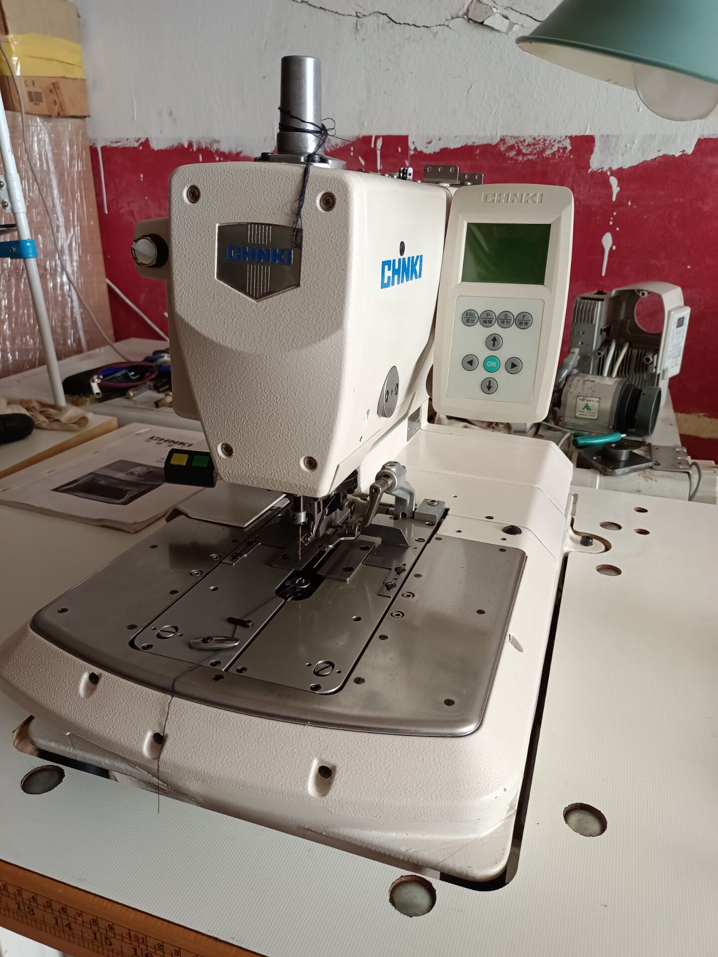 二手电脑直驱圆头锁眼机 牛仔扣眼机服装凤眼机工业缝纫机