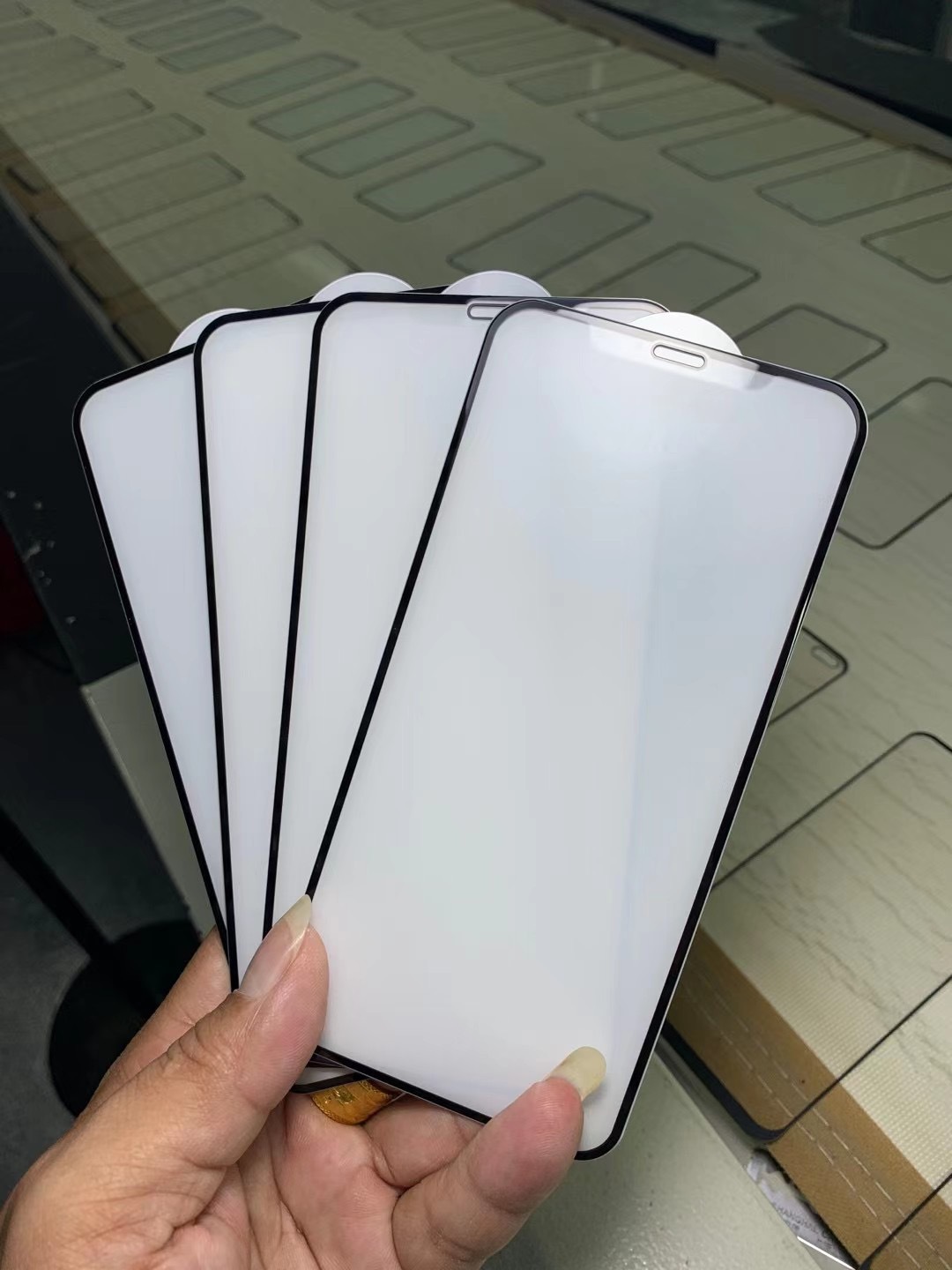 适用苹果12promax亮边磨砂膜iphone13xr全屏钢化膜xs手机游戏膜