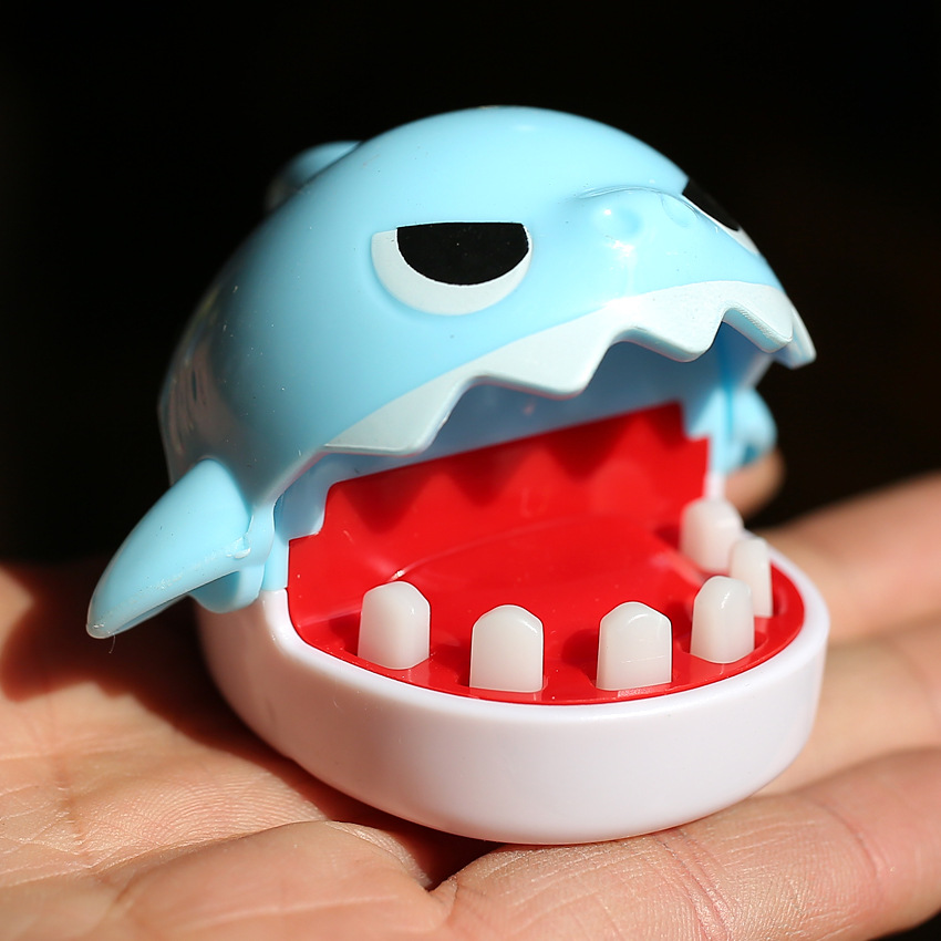 抖音爆款咬手指鲨鱼儿童整蛊玩具创意亲子互动游戏新奇特鲨鱼咬手