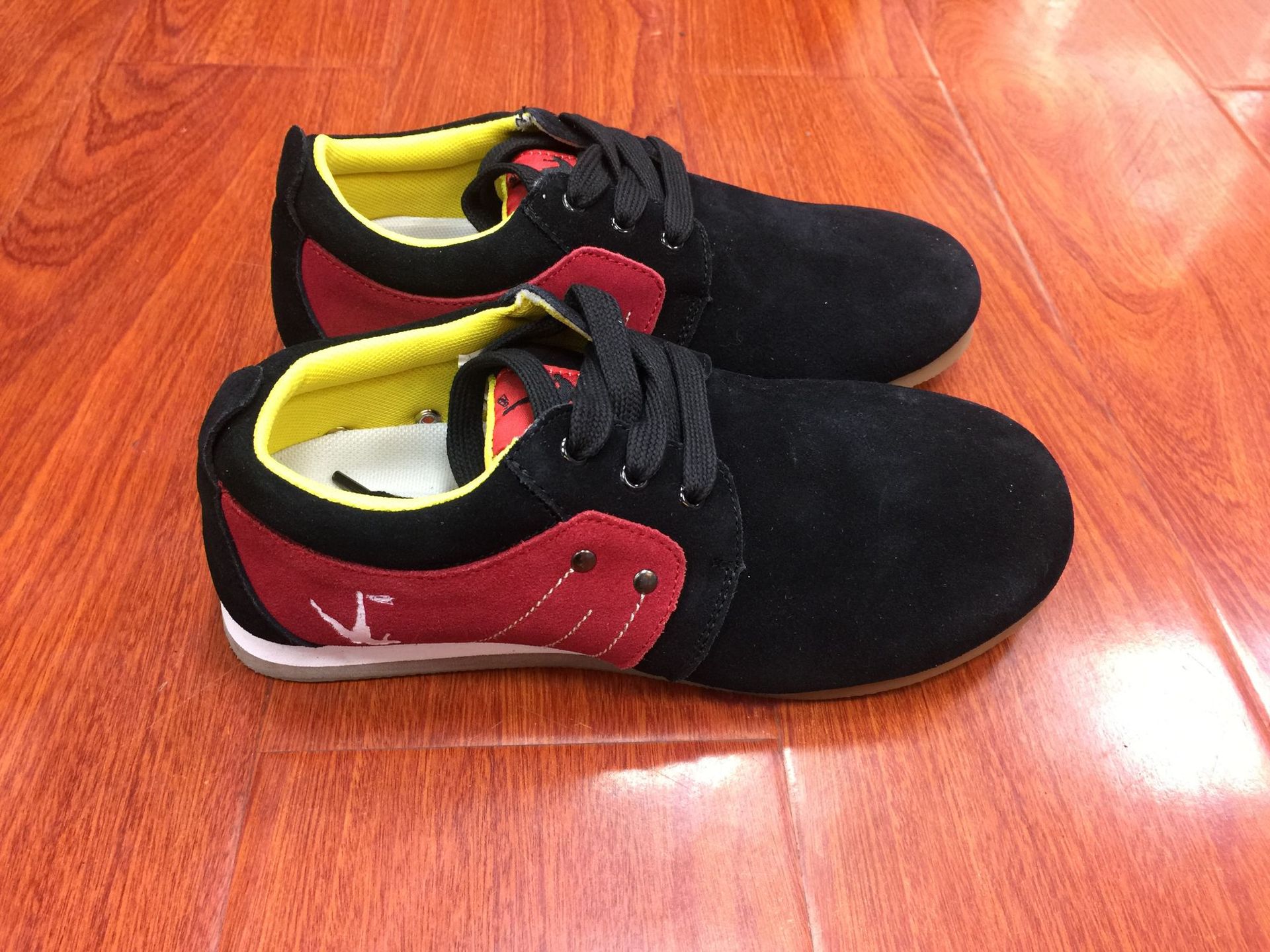 凌空毽球鞋比赛新款低帮透气鞋学校单位推荐男女士白毽专用鞋踢毽