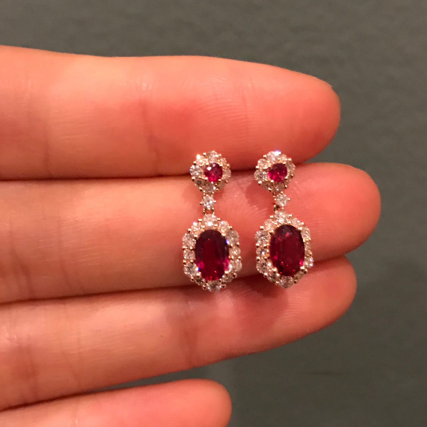 【埃菲尔】颗颗严选鸽血红石榴石钻石镀耳钉气质时尚-阿里巴巴