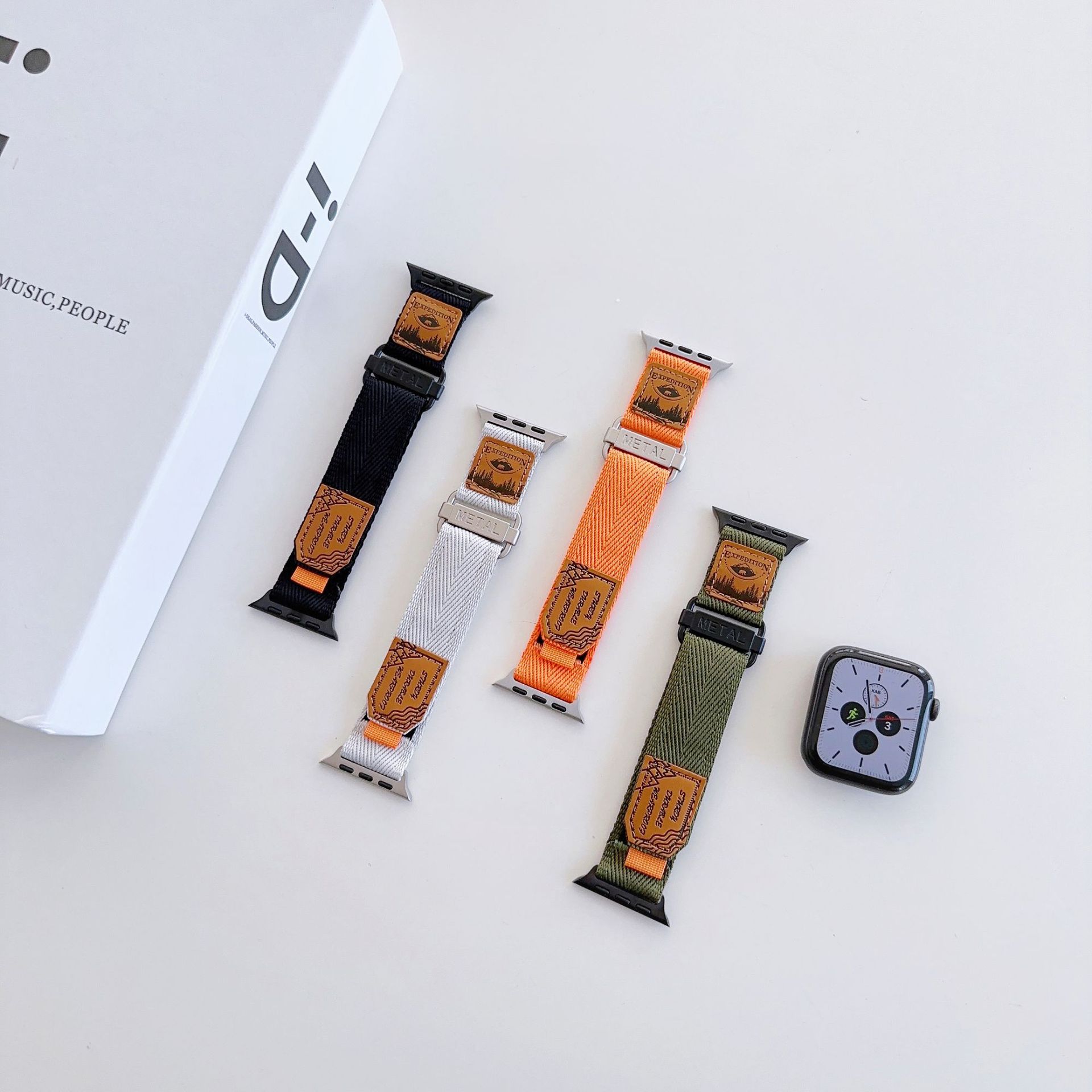 适用苹果手表iwatchs9户外尼龙皮标魔术贴款表带87654se精织表带