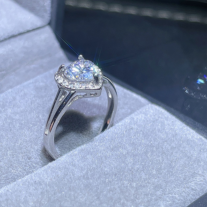 1克拉心形莫桑钻女戒 gra证书 黑卡腰码 925银镀白金 一件代发