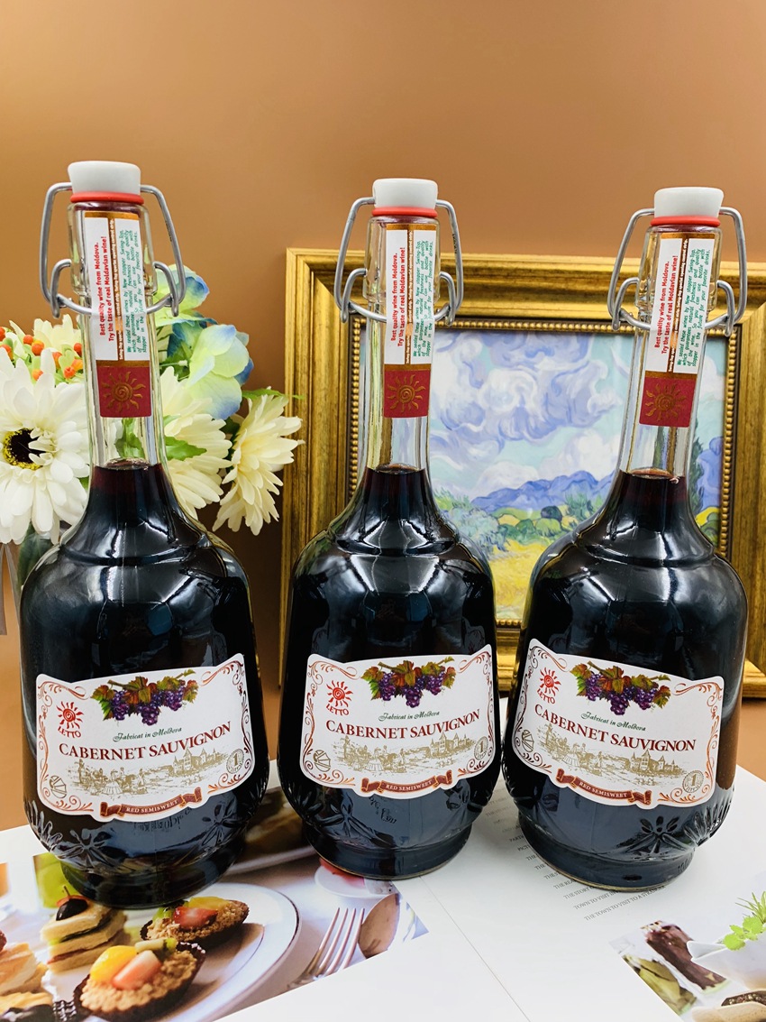 俄罗斯保质期2(年)酒精含量12(%)含糖量10(g)葡萄汁含量10(%)原料与