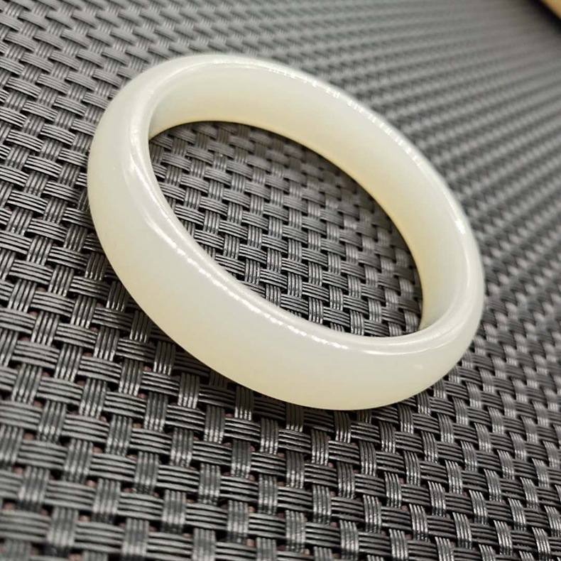 厂价供应阿富汗玉手镯 玉器女士白玉手镯