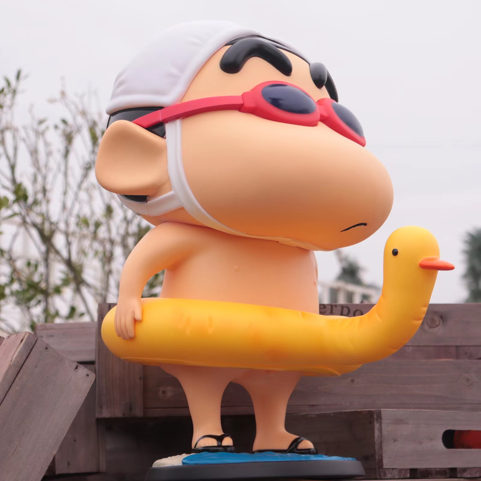 全新潮玩礼品45厘米超大游泳圈蜡笔小新手办雕像公仔摆件男女礼物