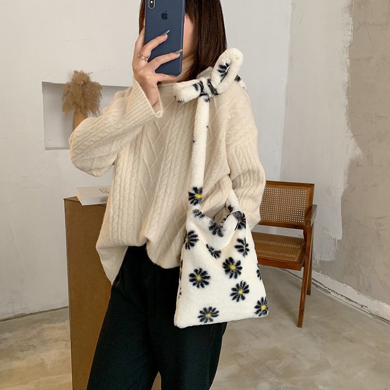 2021 Autumn New Flowers Furry Single-Shoulder Bag Students Go out Make-up Bag Online Influencer Fashion Wool Women's Bag