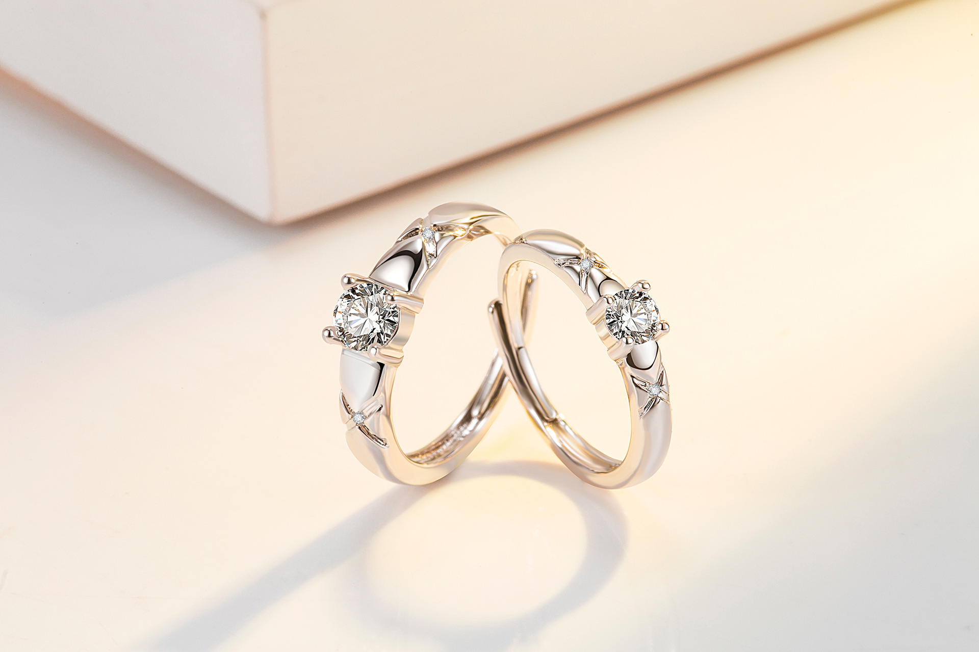 抖音快手跨境创意男女情侣戒指日韩简约唯爱情侣开口对戒仿真钻戒